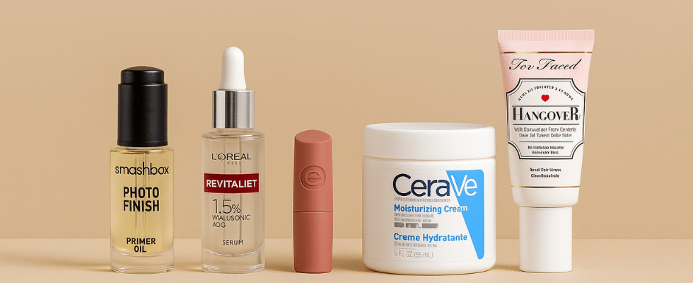 پرایمر اویل Smashbox، سرم هیالورونیک Revitalift لورآل، رژ لب Essence، کرم مرطوب‌کننده CeraVe و پرایمر صورت Too Faced Hangover با فاصله مناسب و نور یکنواخت روی زمینه بژ در چیدمانی مینیمال و مسطح. پرایمر اویل Smashbox، سرم هیالورونیک Revitalift لورآل، رژ لب Essence، کرم مرطوب‌کننده CeraVe و پرایمر صورت Too Faced Hangover با فاصله مناسب و نور یکنواخت روی زمینه بژ در چیدمانی مینیمال و مسطح.